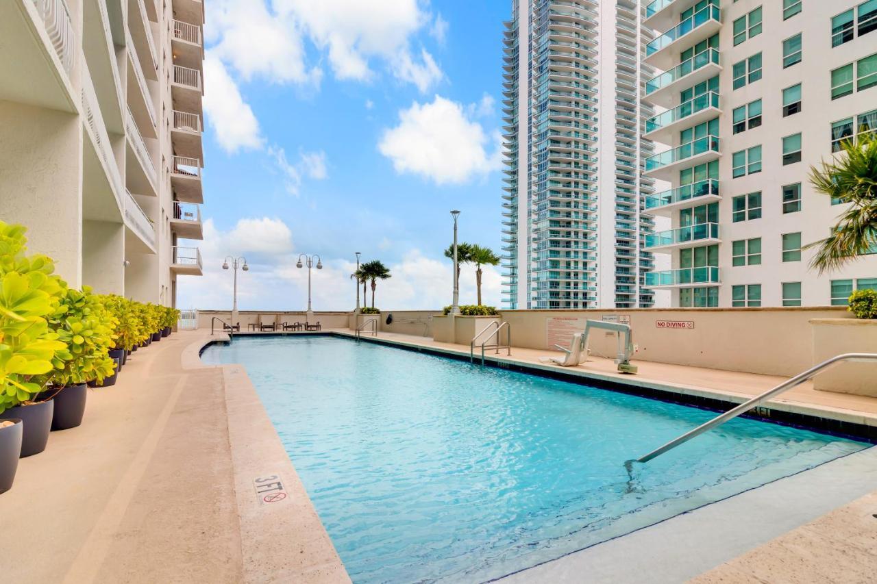 The Club At Brickell Bay Luxury Suites Miami Exterior photo