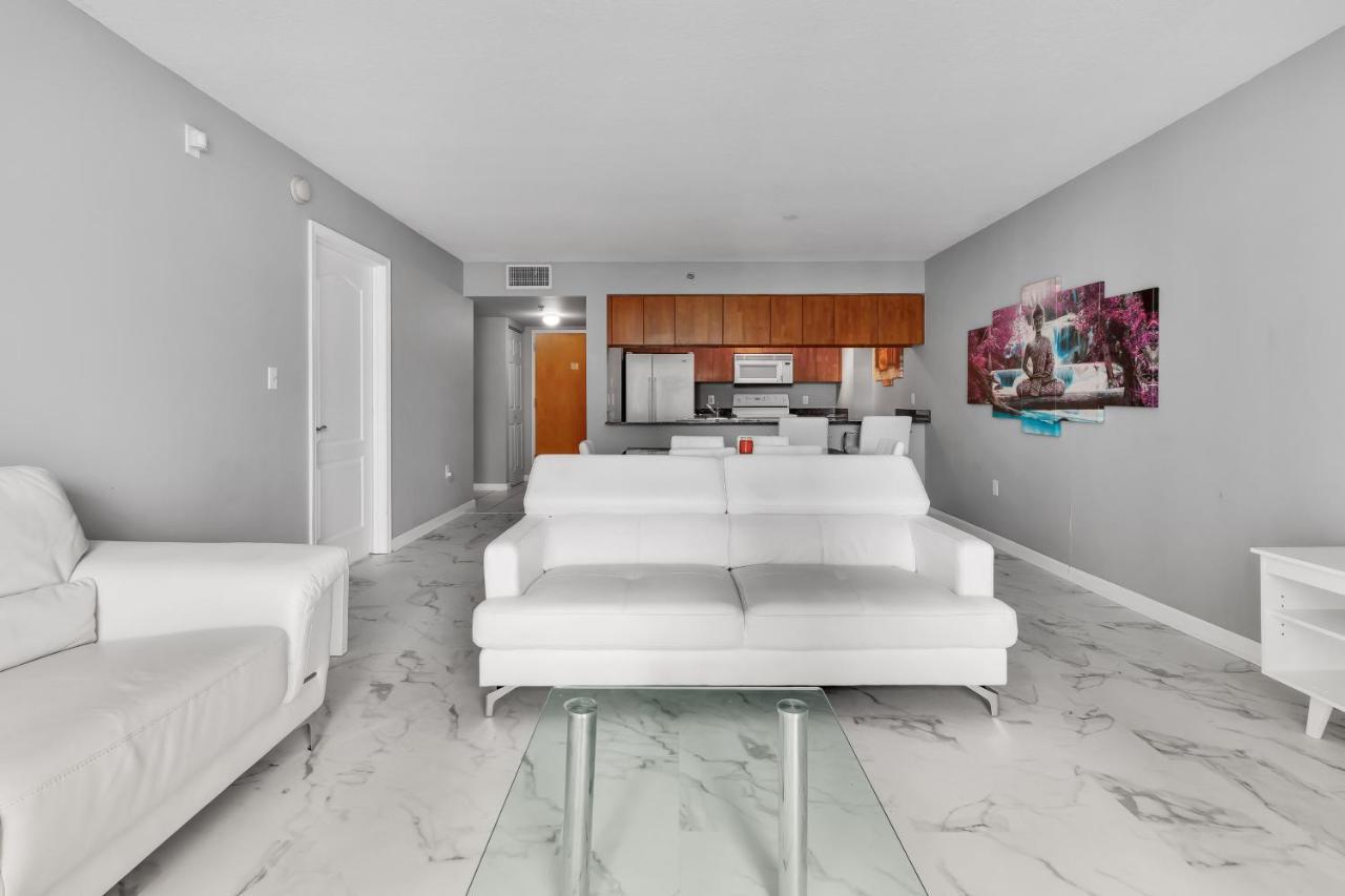 The Club At Brickell Bay Luxury Suites Miami Exterior photo
