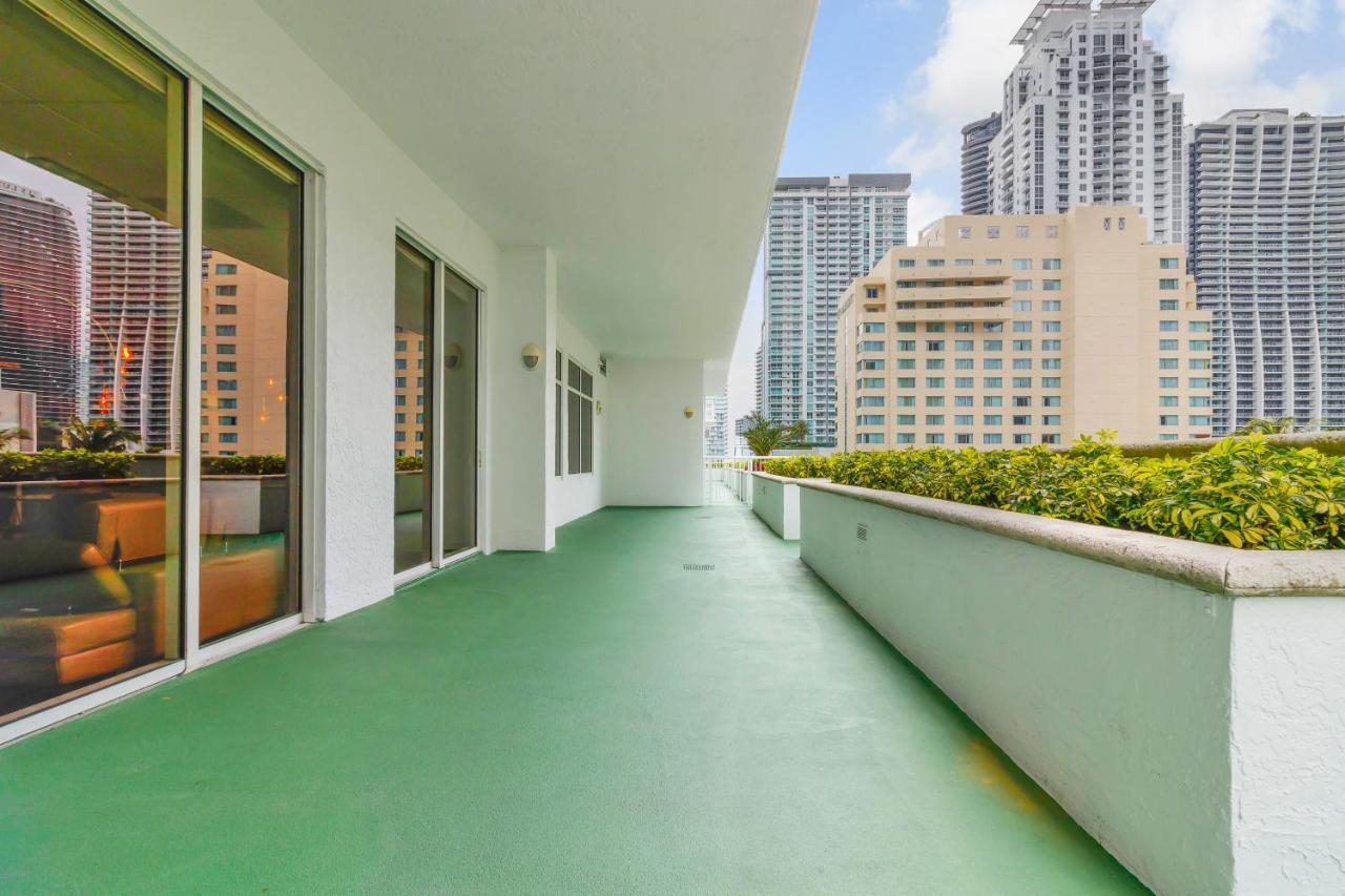 The Club At Brickell Bay Luxury Suites Miami Exterior photo