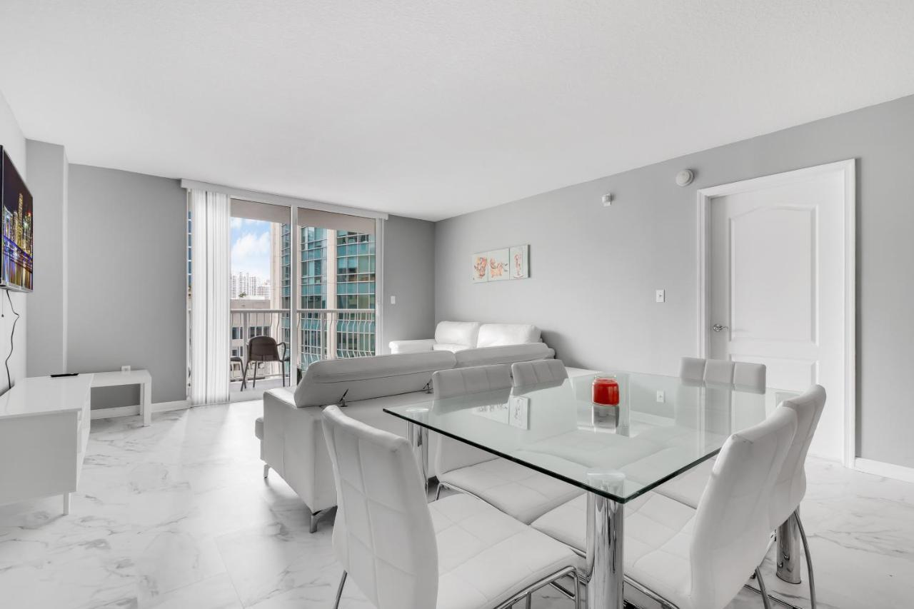 The Club At Brickell Bay Luxury Suites Miami Exterior photo