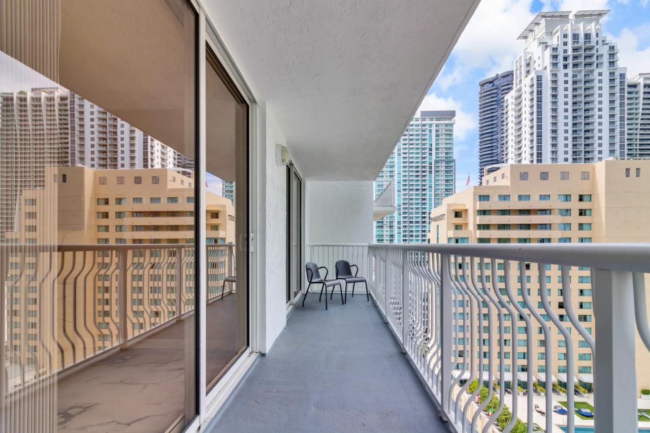 The Club At Brickell Bay Luxury Suites Miami Exterior photo