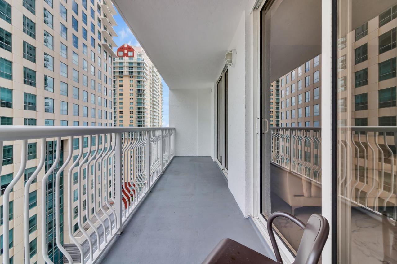 The Club At Brickell Bay Luxury Suites Miami Exterior photo